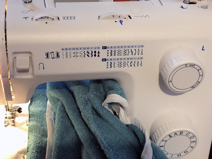 réglage machine à coudre broderie tissu éponge