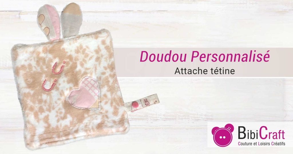 doudou-personnalise-nounours-feutrine-dos-attache-tetine